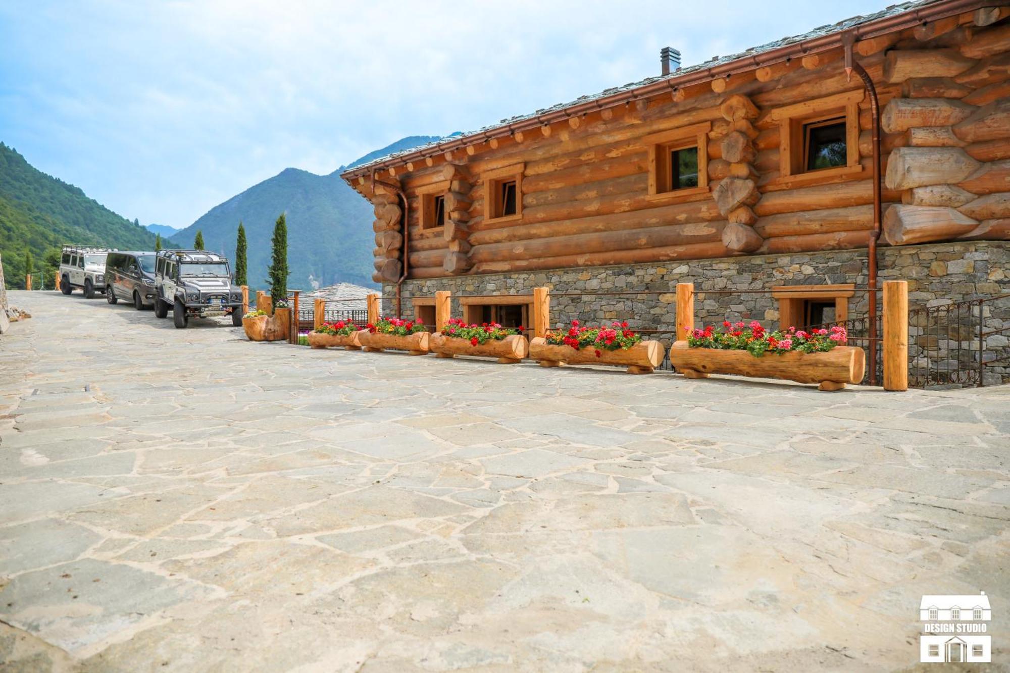 Chalet Antico Legno By Design Studio Sueglio Exteriör bild