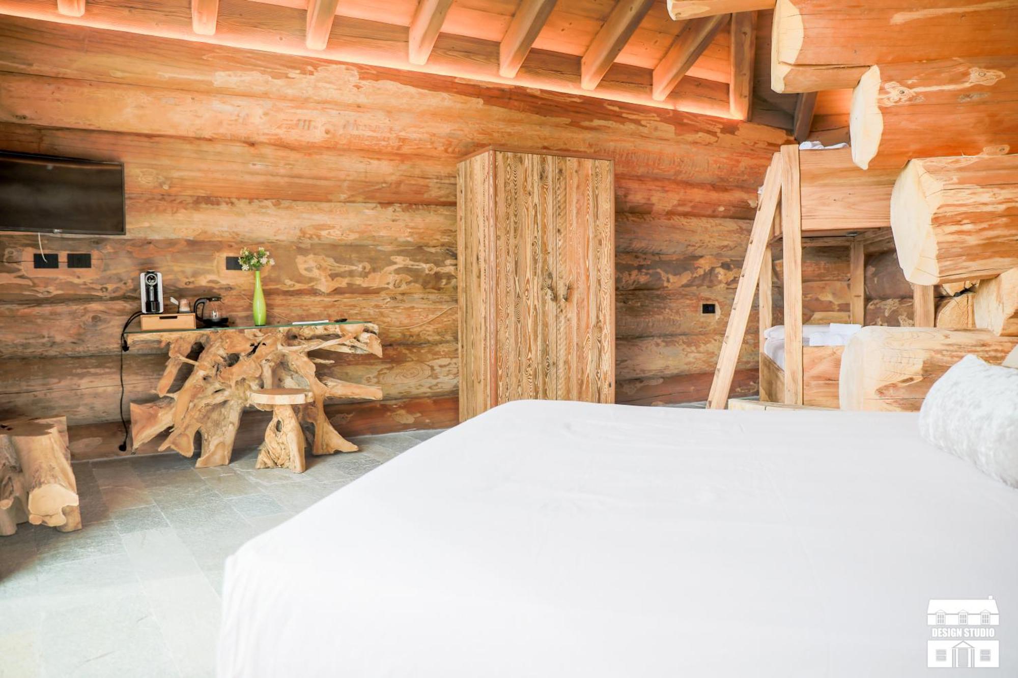 Chalet Antico Legno By Design Studio Sueglio Exteriör bild